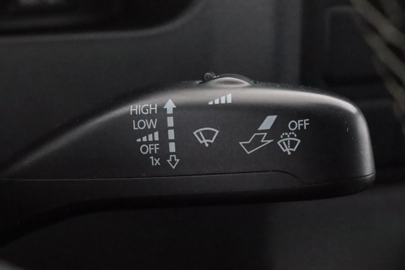 VOLKSWAGEN Transporter FMT-828 carousel image