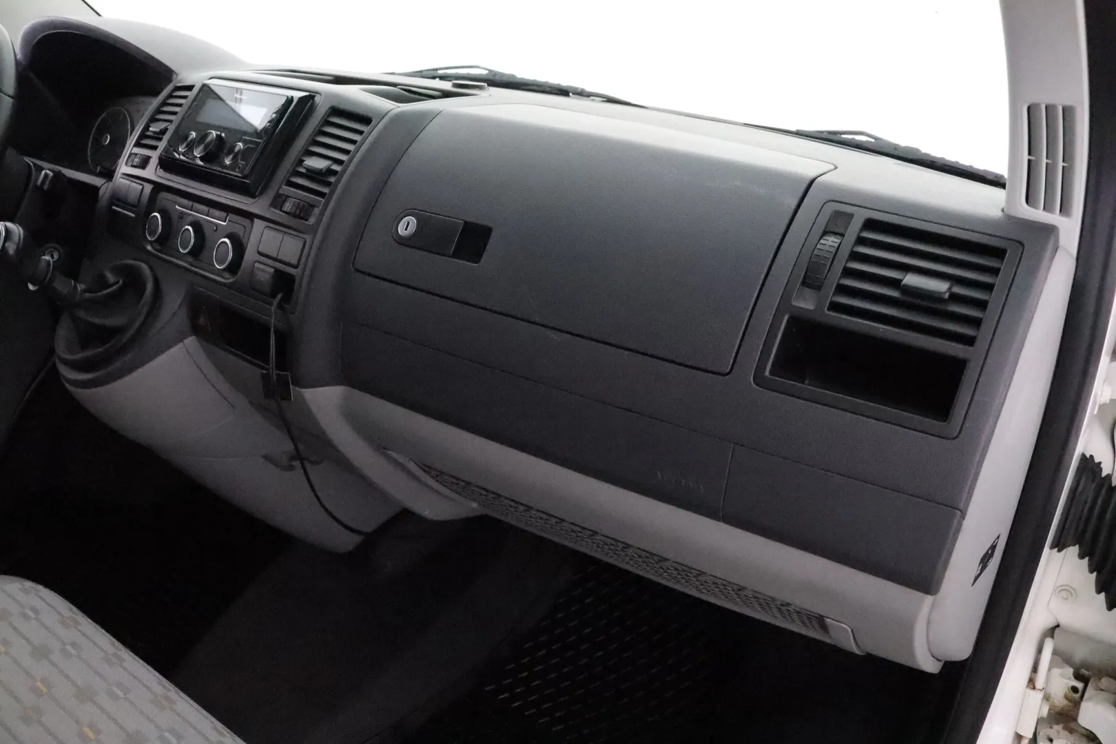 VOLKSWAGEN Transporter FMT-828 carousel image