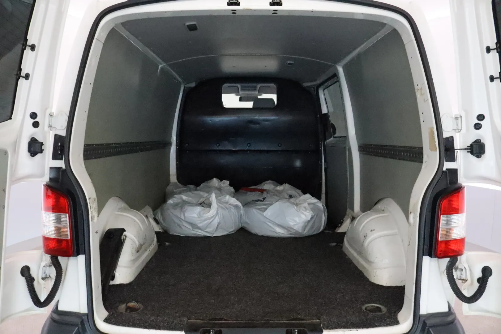 VOLKSWAGEN Transporter FMT-828 carousel image