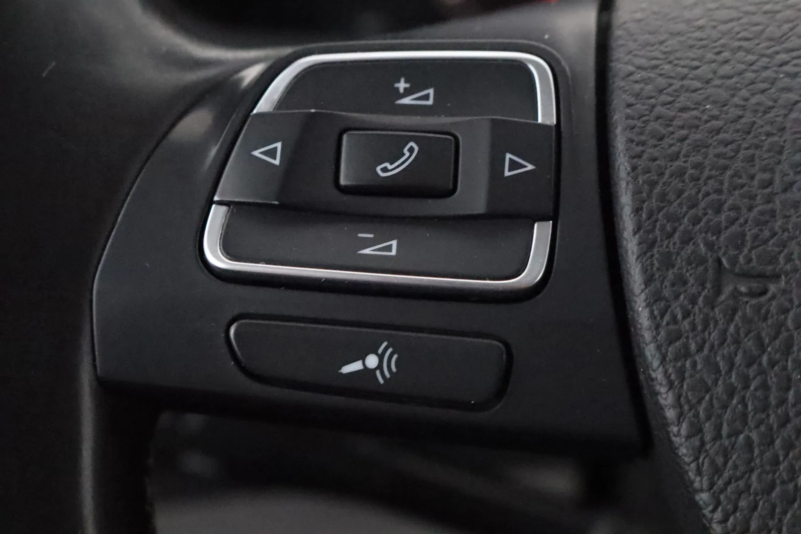 VOLKSWAGEN Transporter FMT-828 carousel image