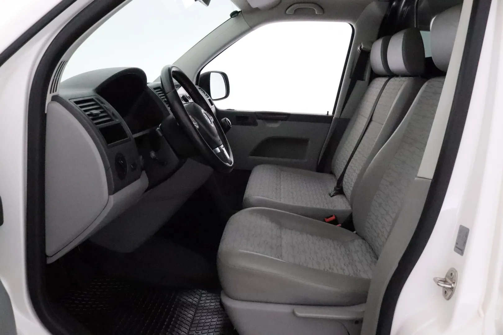 VOLKSWAGEN Transporter FMT-828 carousel image