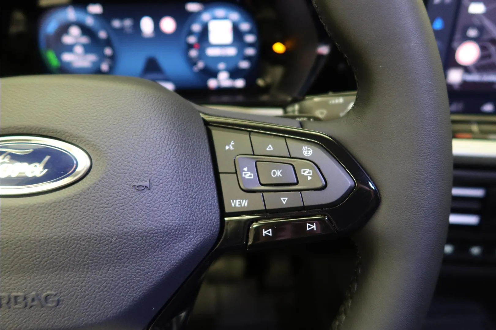 Ford Transit Connect YYE-479 carousel image