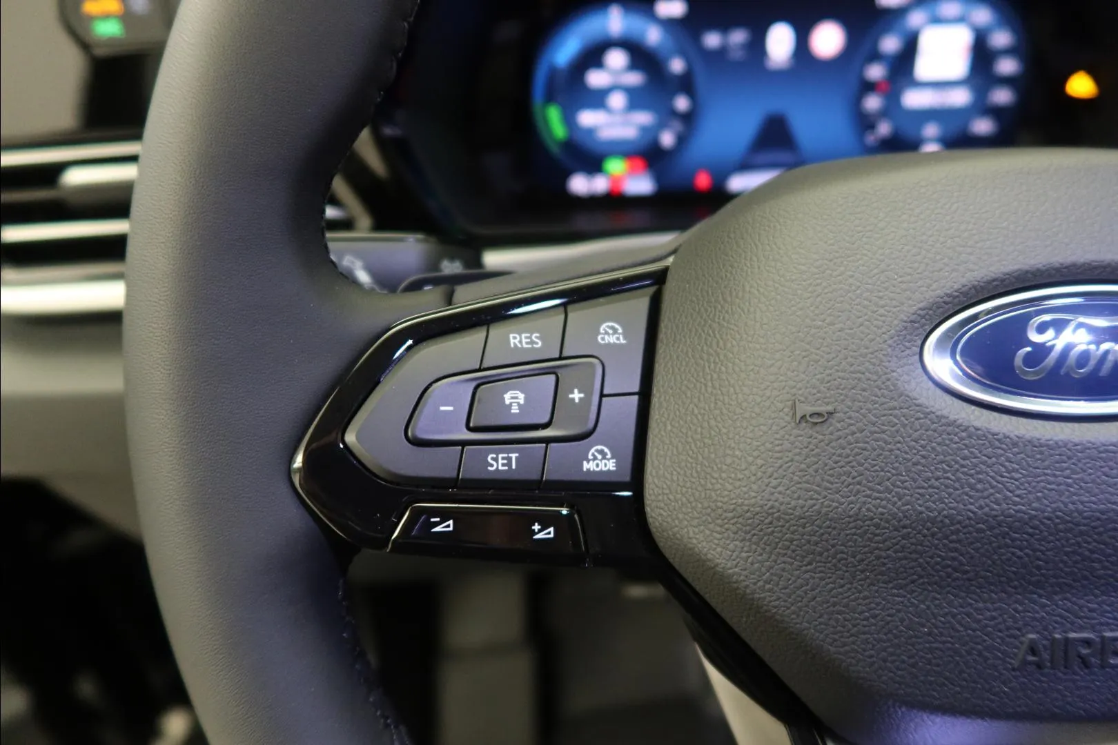 Ford Transit Connect YYE-479 carousel image