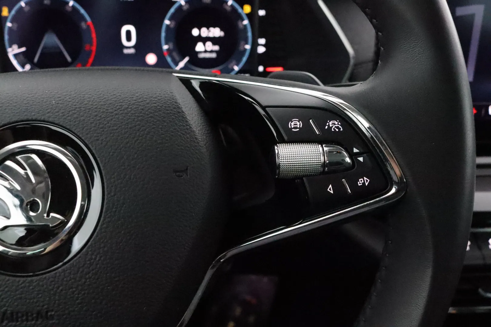 Skoda Octavia KUA-316 carousel image