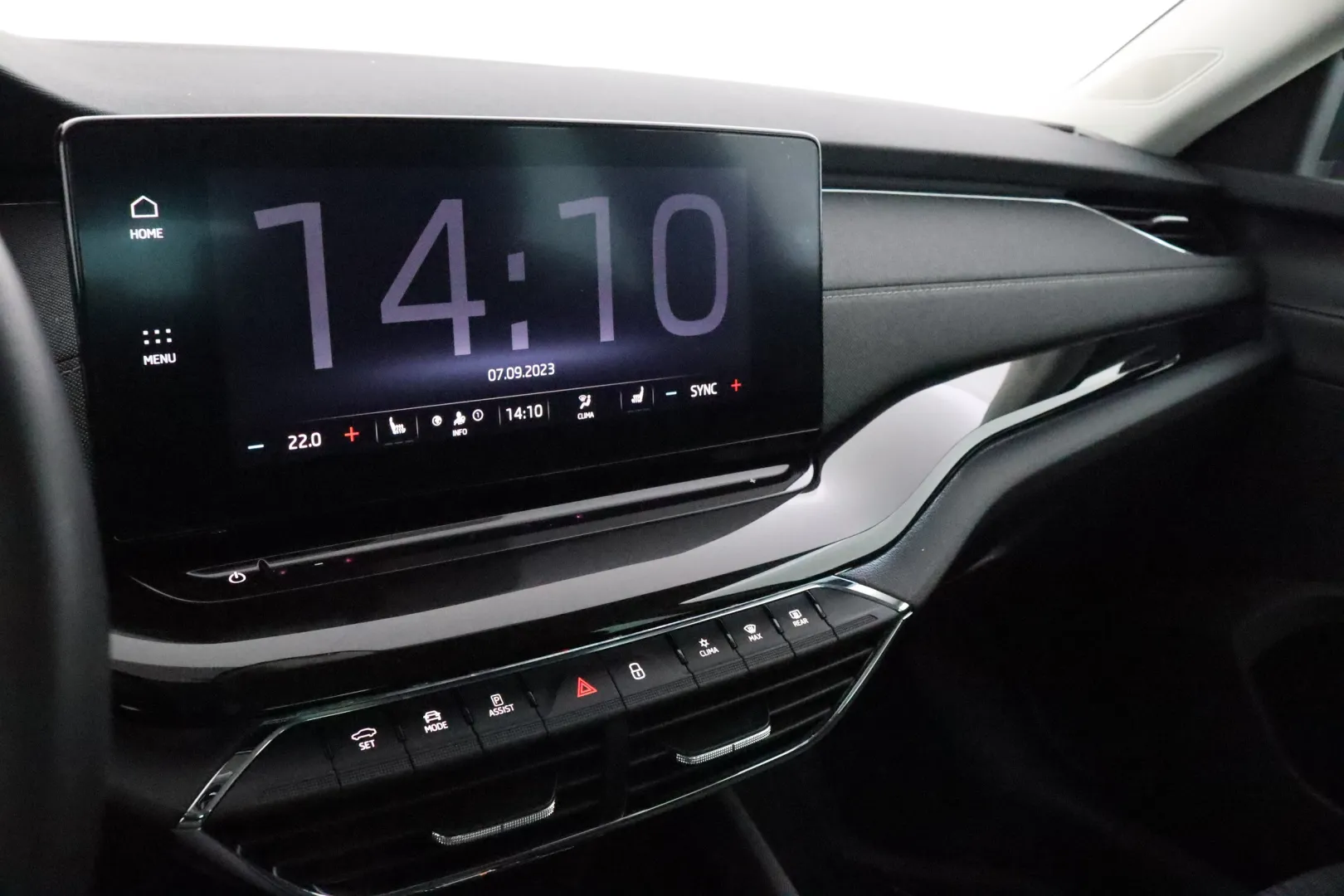 Skoda Octavia KUA-316 carousel image