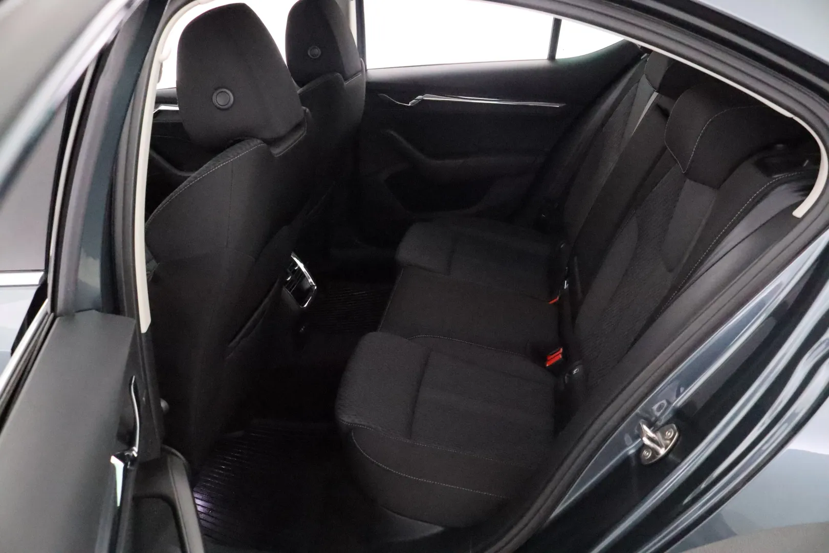 Skoda Octavia KUA-316 carousel image