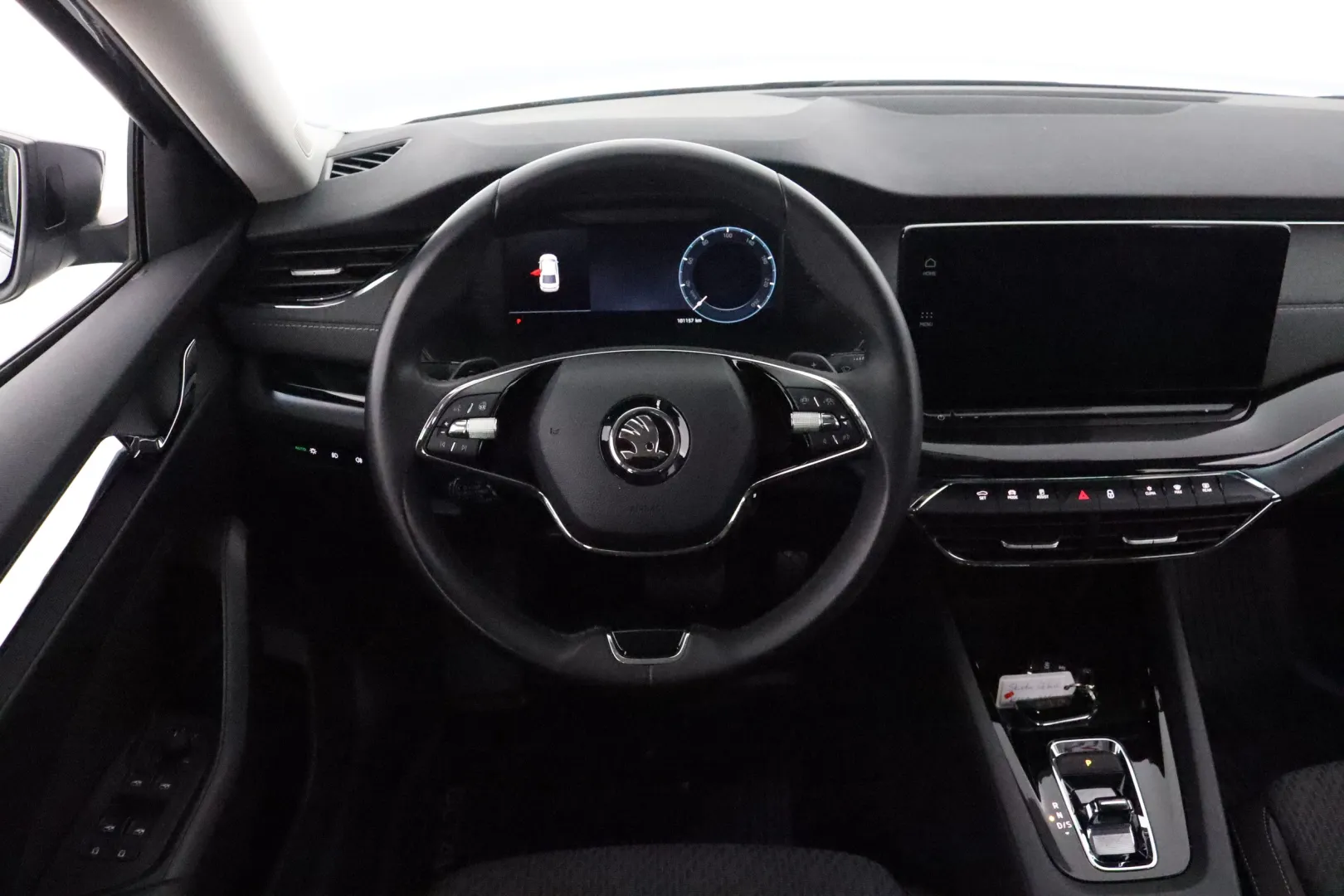 Skoda Octavia KUA-316 carousel image