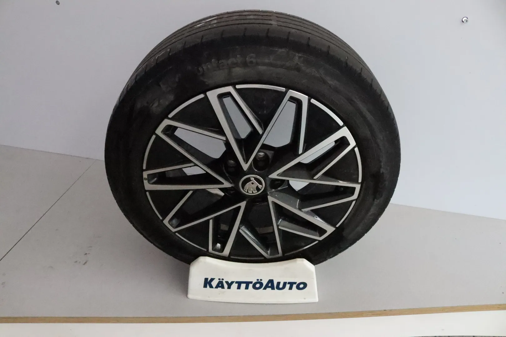 Skoda Octavia KUA-316 carousel image