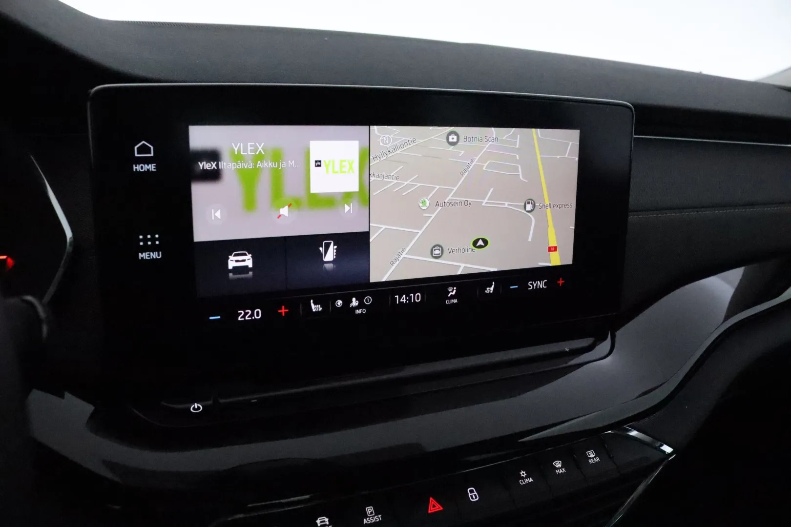 Skoda Octavia KUA-316 carousel image