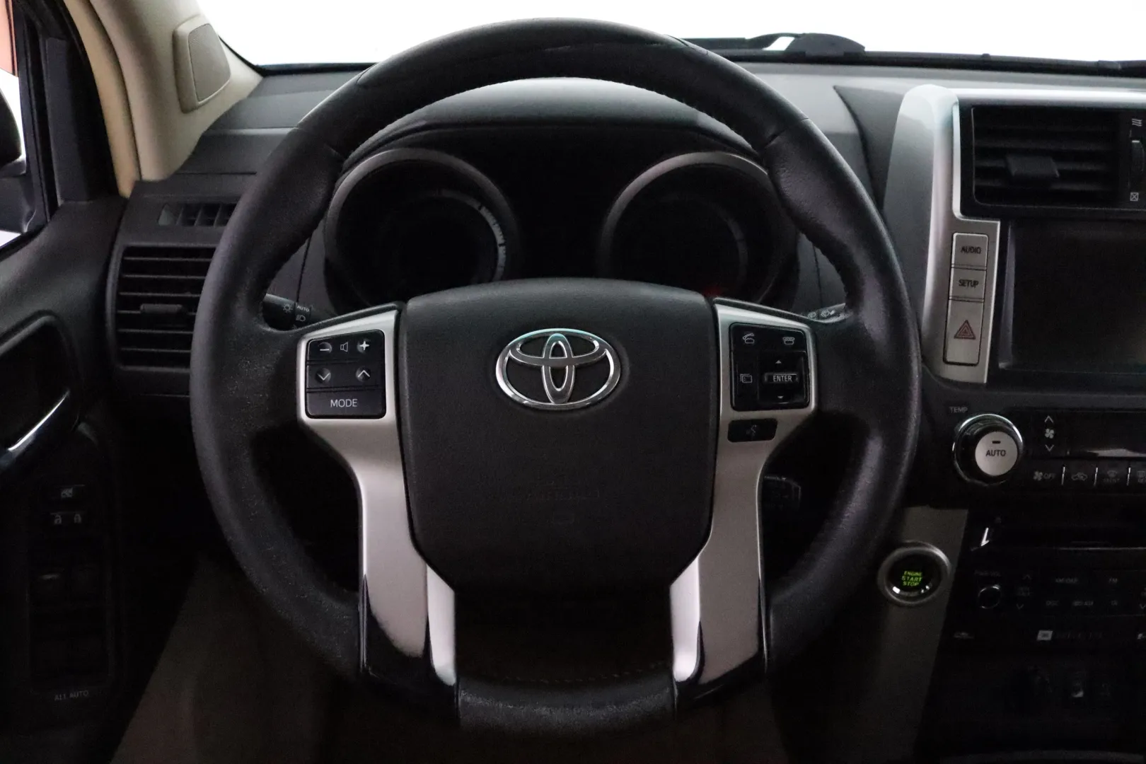 TOYOTA Land Cruiser GMI-953 carousel image