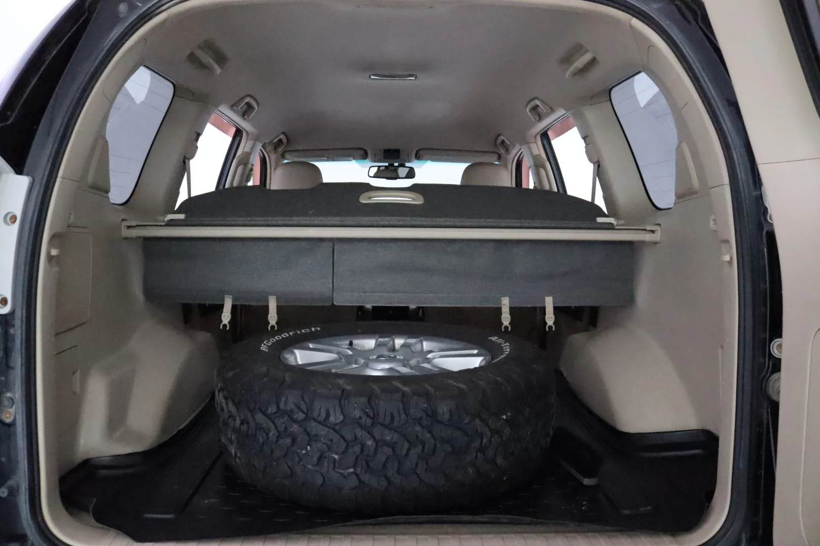 TOYOTA Land Cruiser GMI-953 carousel image