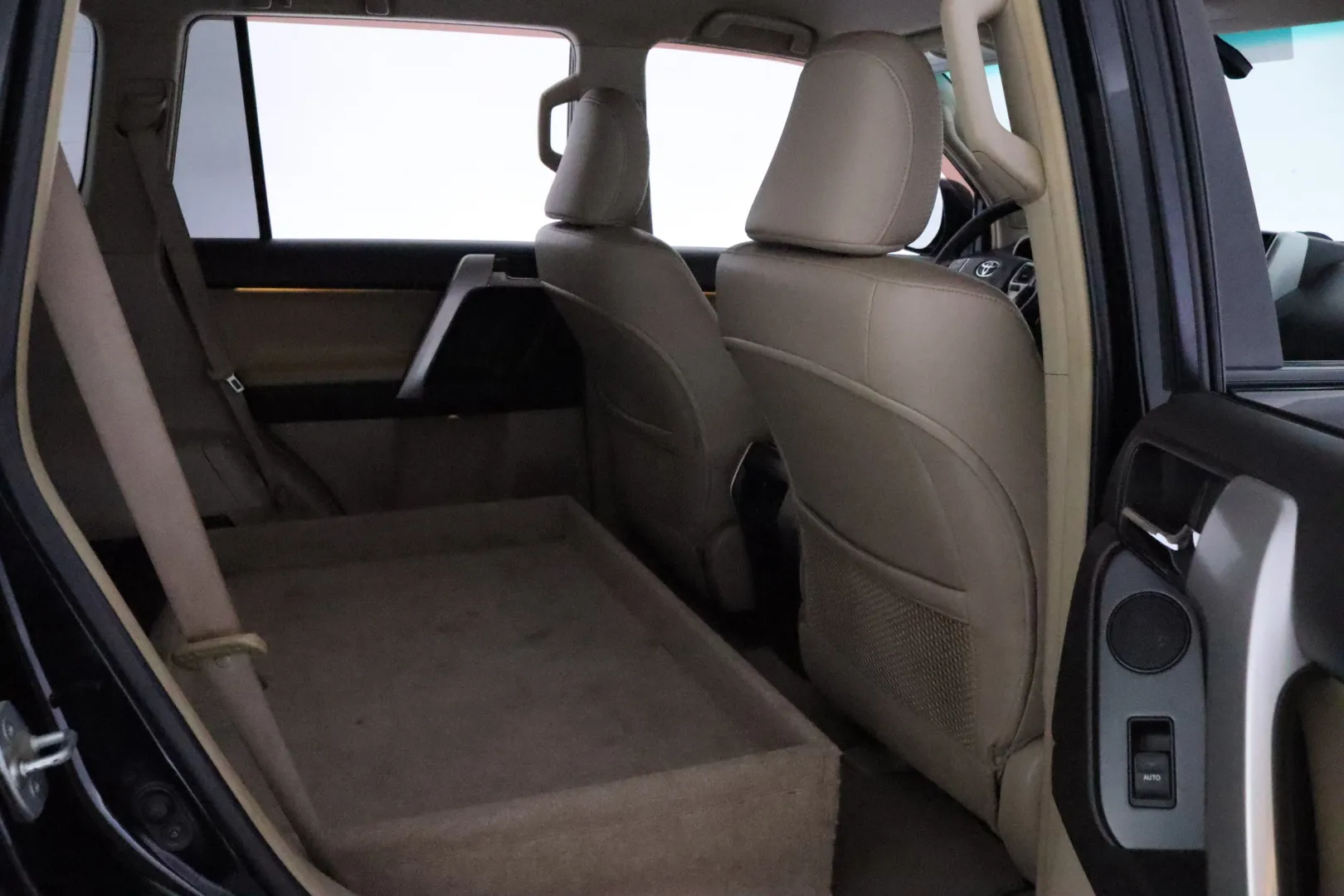 TOYOTA Land Cruiser GMI-953 carousel image