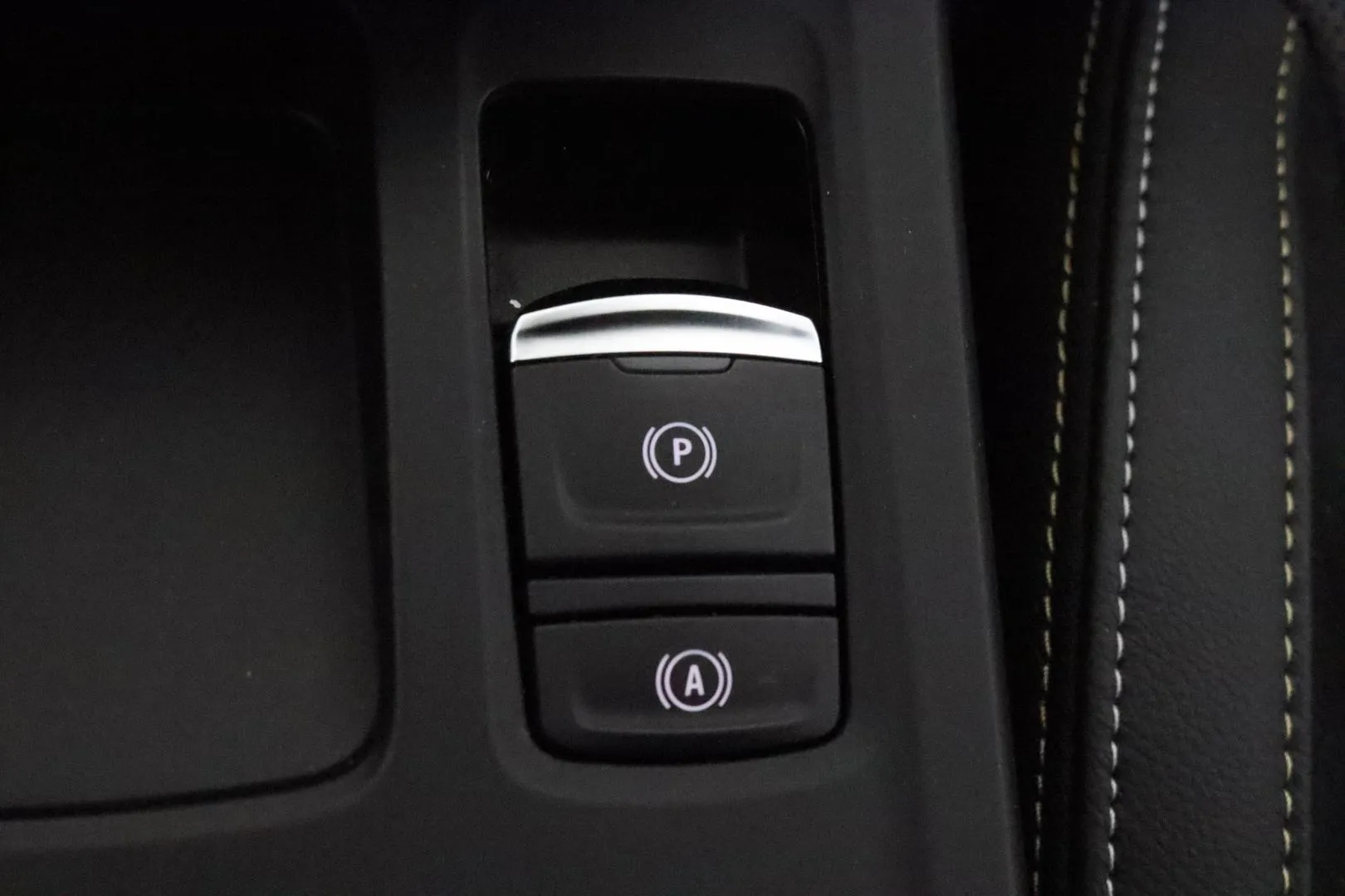 RENAULT Arkana ZOZ-261 carousel image