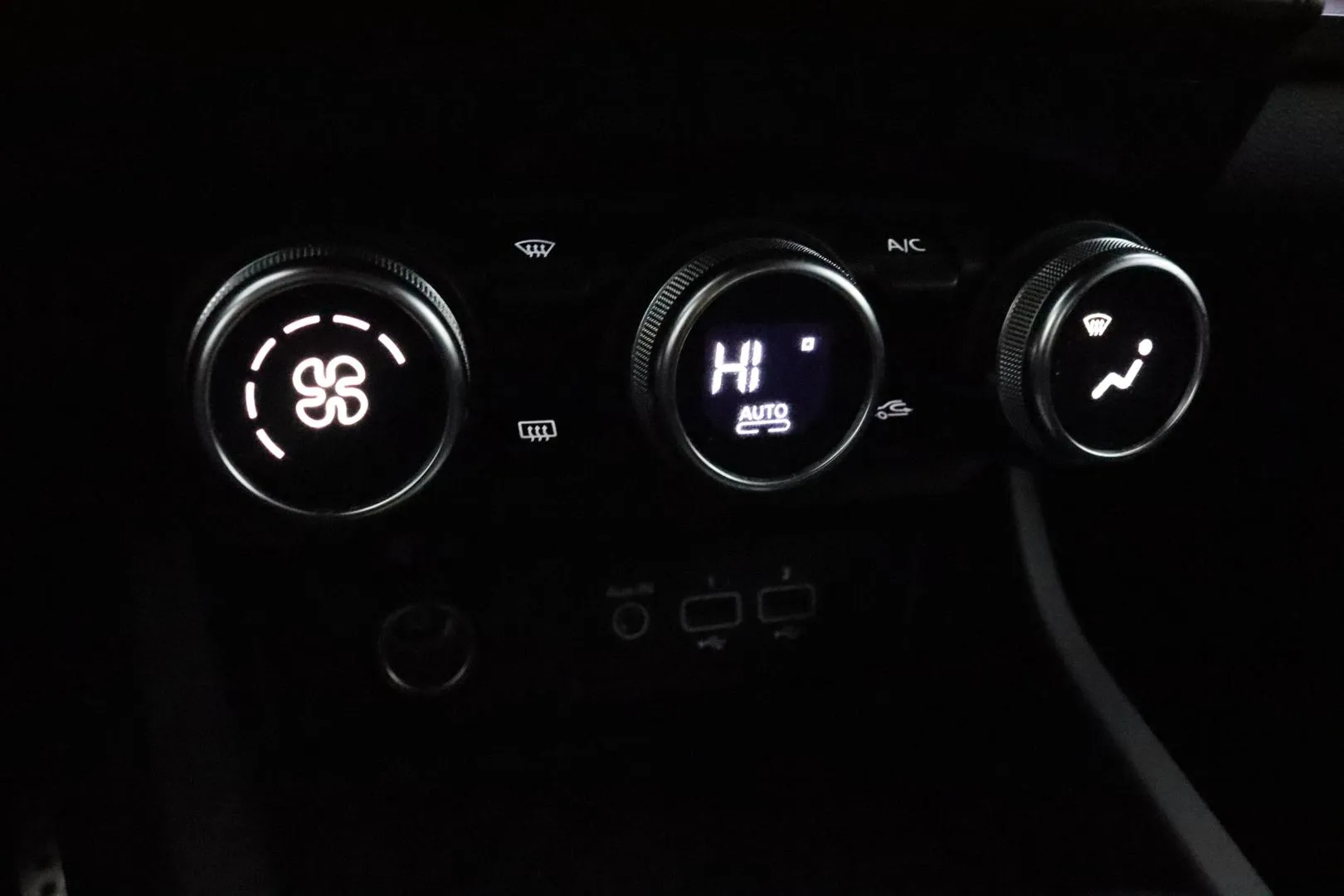 RENAULT Arkana ZOZ-261 carousel image