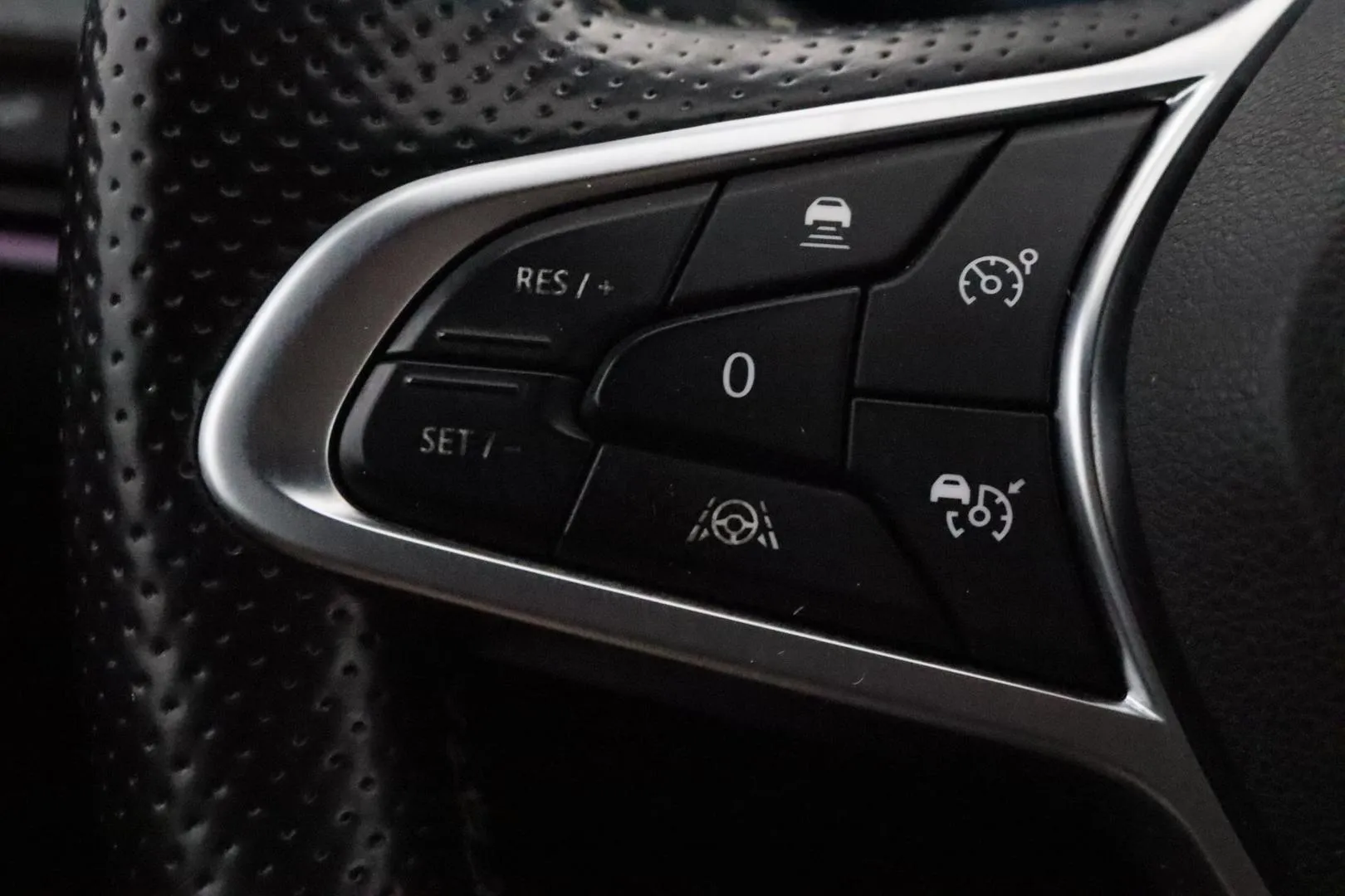 RENAULT Arkana ZOZ-261 carousel image