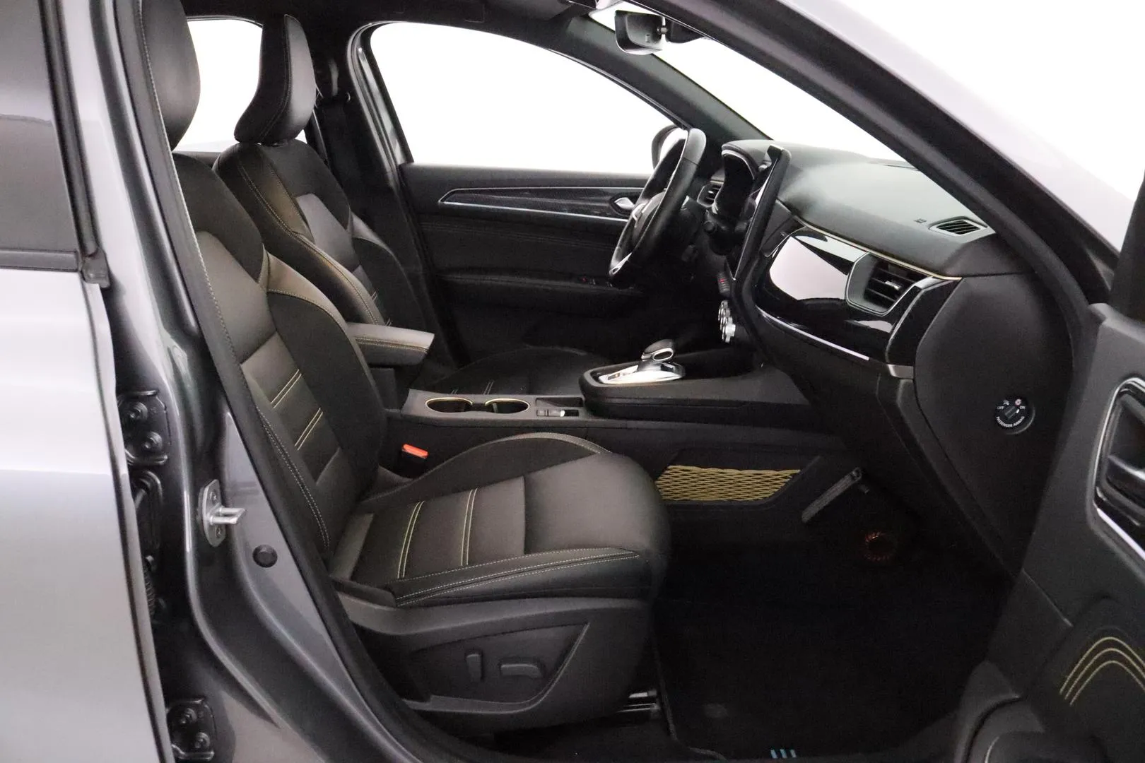 RENAULT Arkana ZOZ-261 carousel image