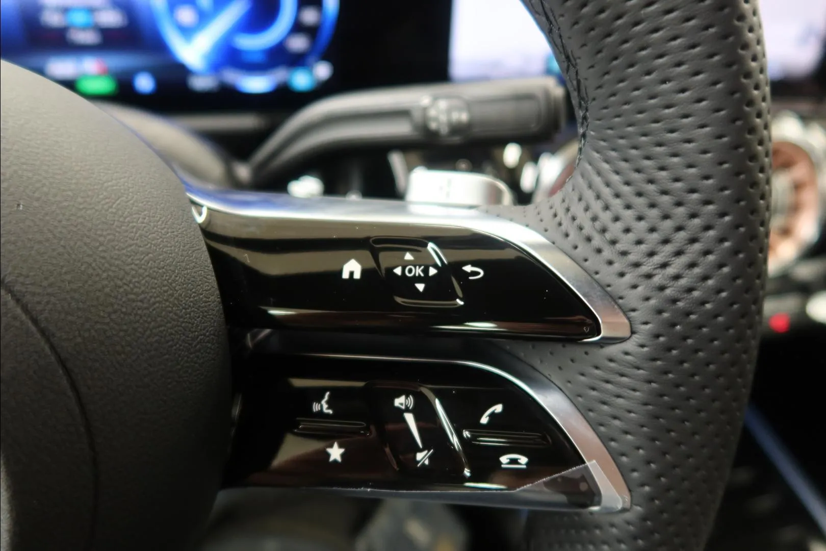 Mercedes-Benz EQA JOM-832 carousel image