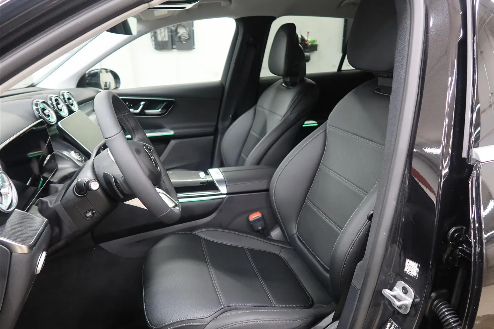 Mercedes-Benz GLC ZPR-977 carousel image