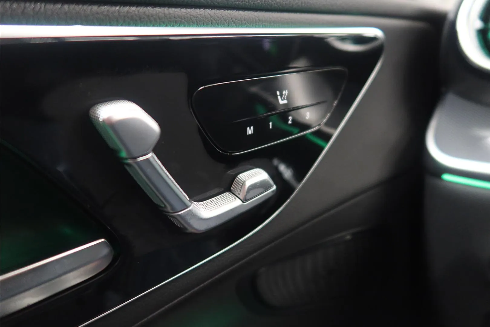 Mercedes-Benz GLC ZPR-977 carousel image