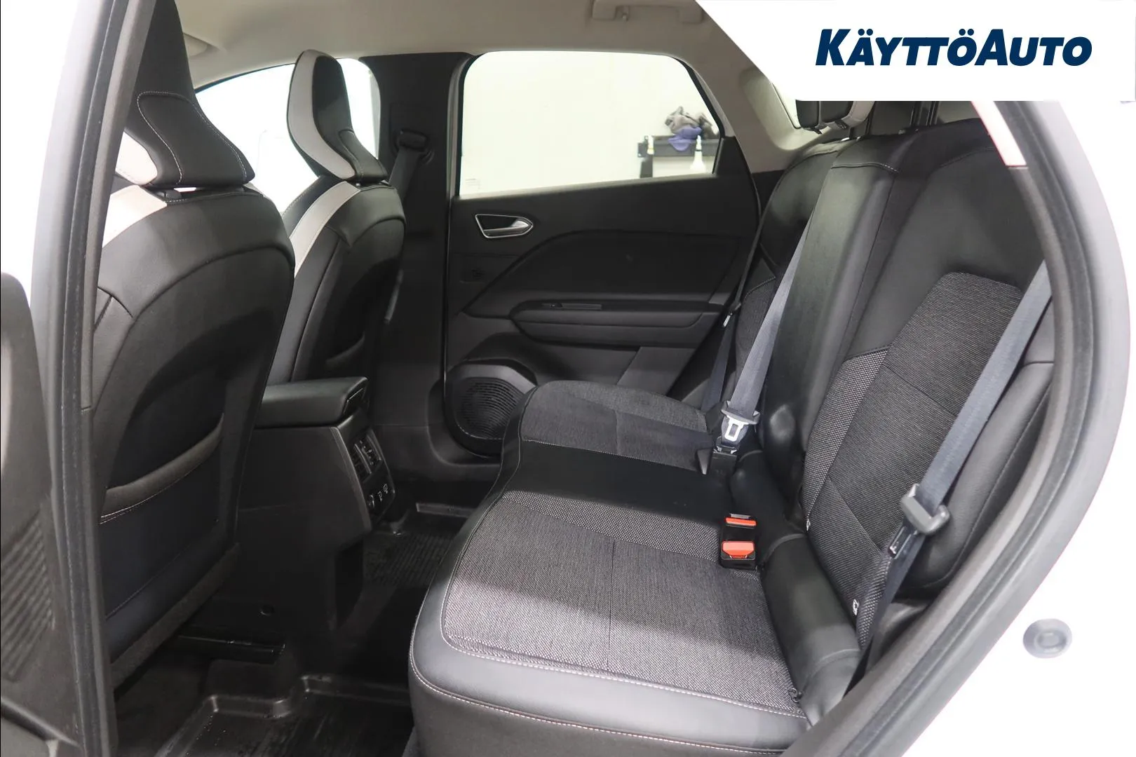 Renault Captur COJ-999 carousel image