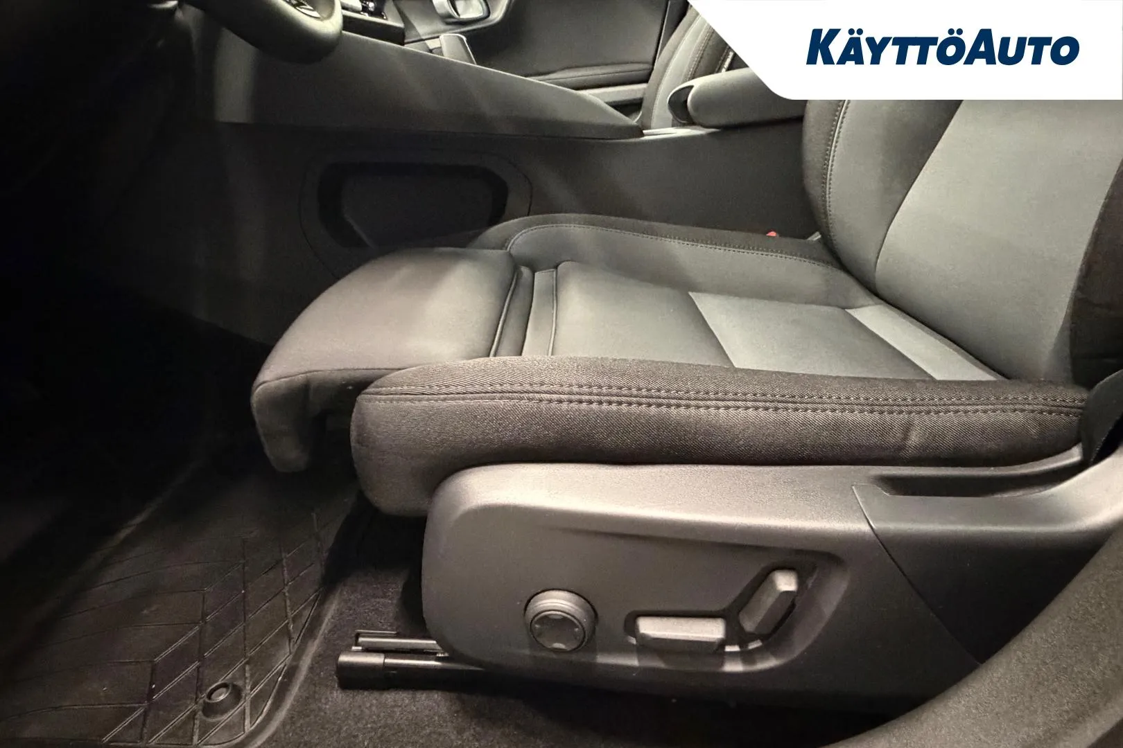 POLESTAR 2 FOU-539 carousel image