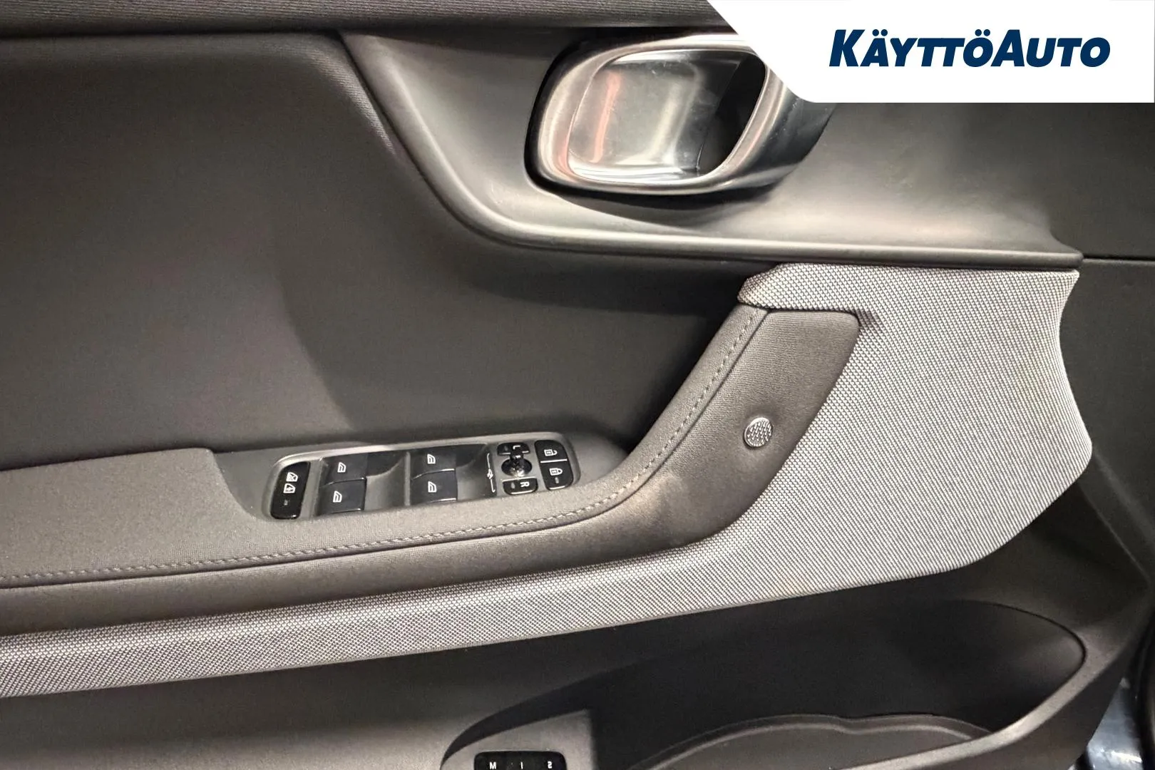 POLESTAR 2 FOU-539 carousel image