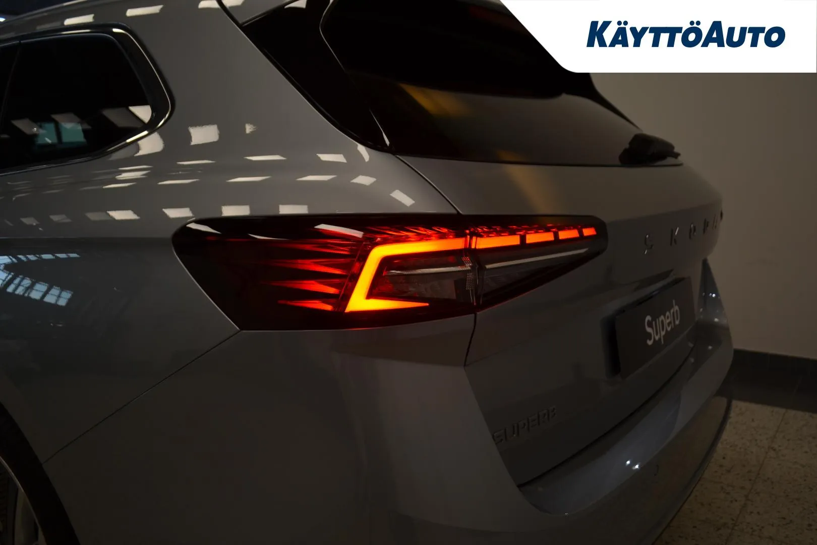 Skoda Superb EVC-181 carousel image