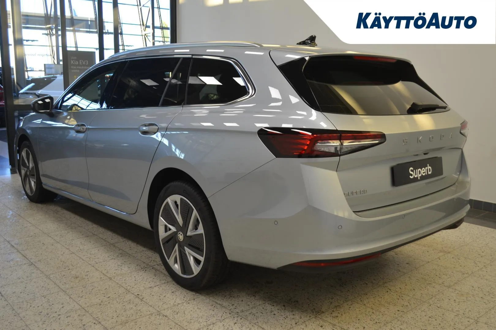 Skoda Superb EVC-181 carousel image