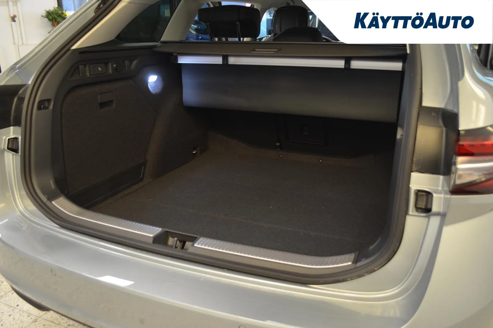 Skoda Superb EVC-181 carousel image