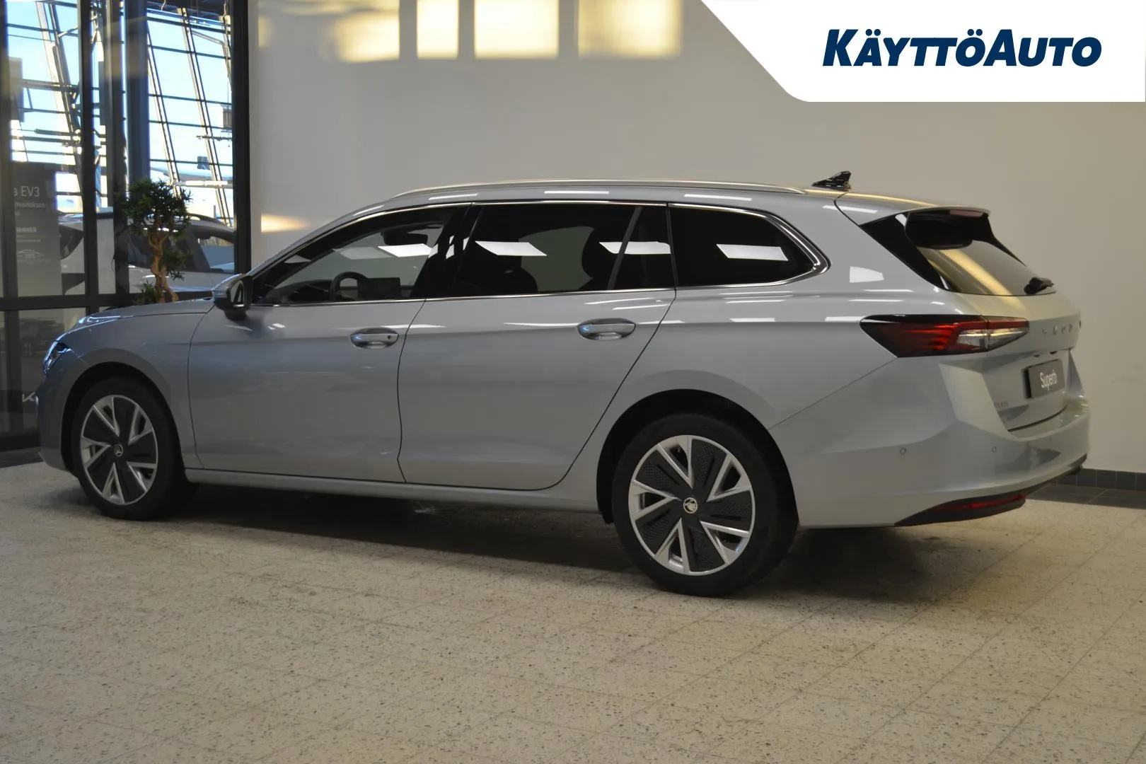 Skoda Superb EVC-181 carousel image