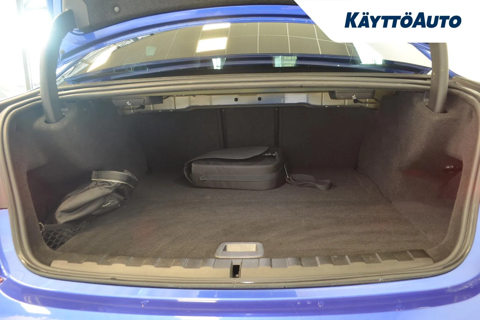 BMW 330 JLM-358 carousel image