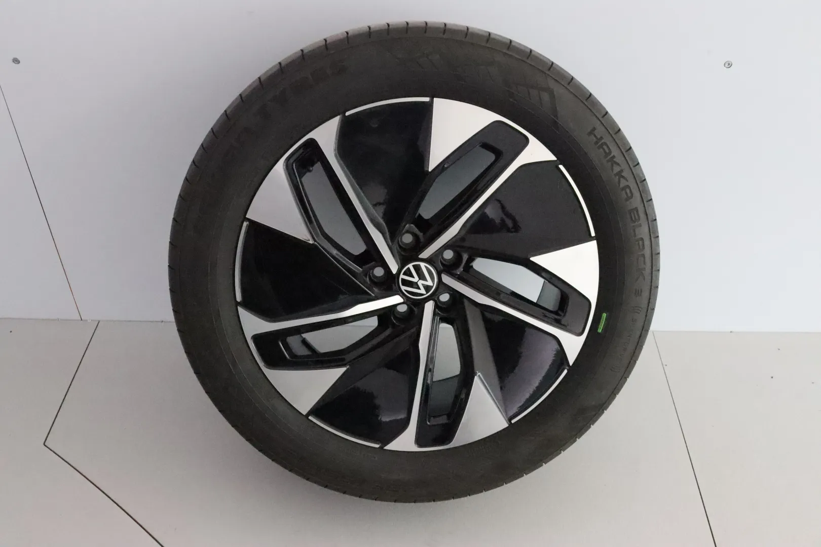 VOLKSWAGEN ID.4 RVZ-283 carousel image