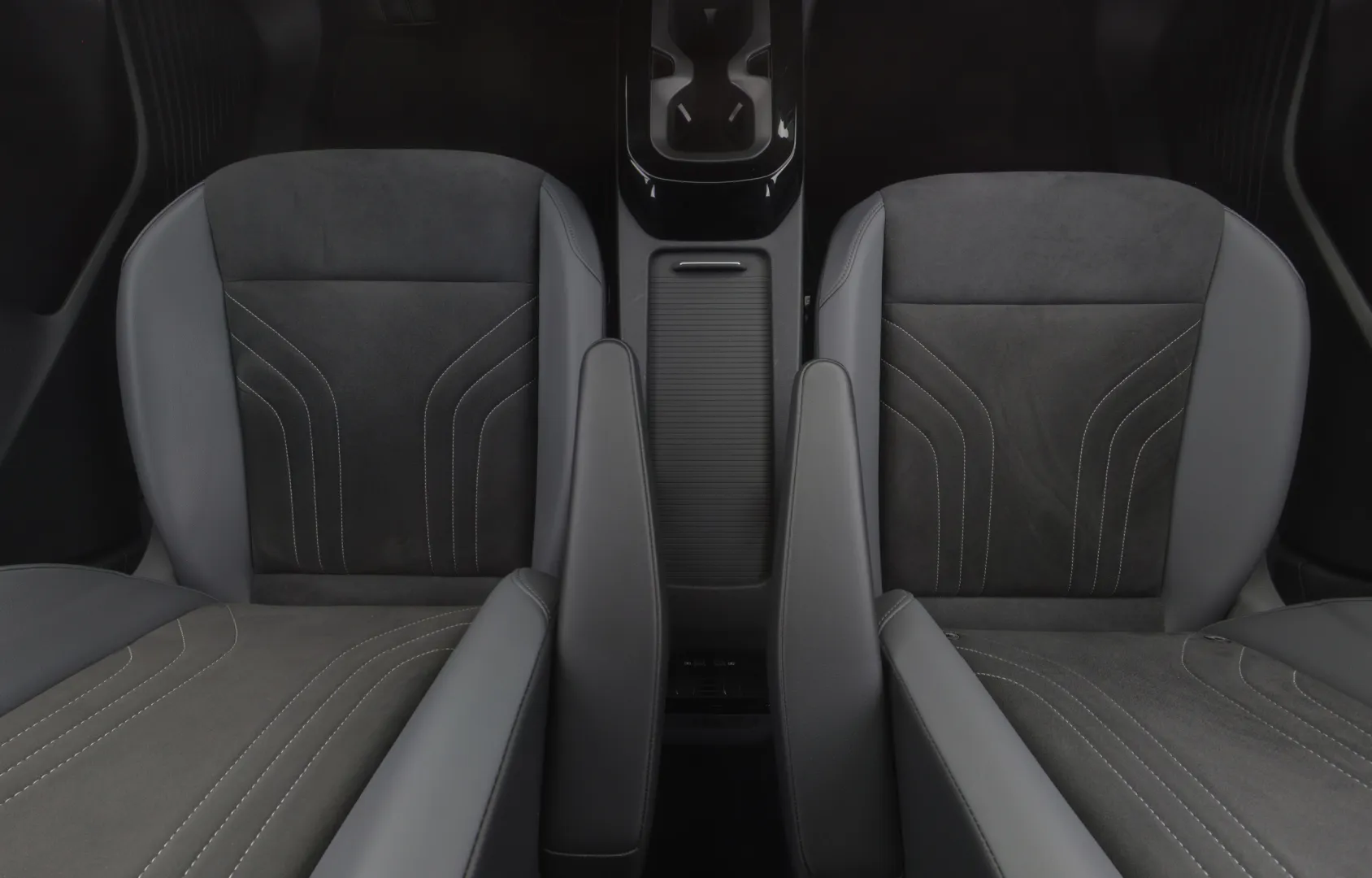 VOLKSWAGEN ID.4 RVZ-283 carousel image