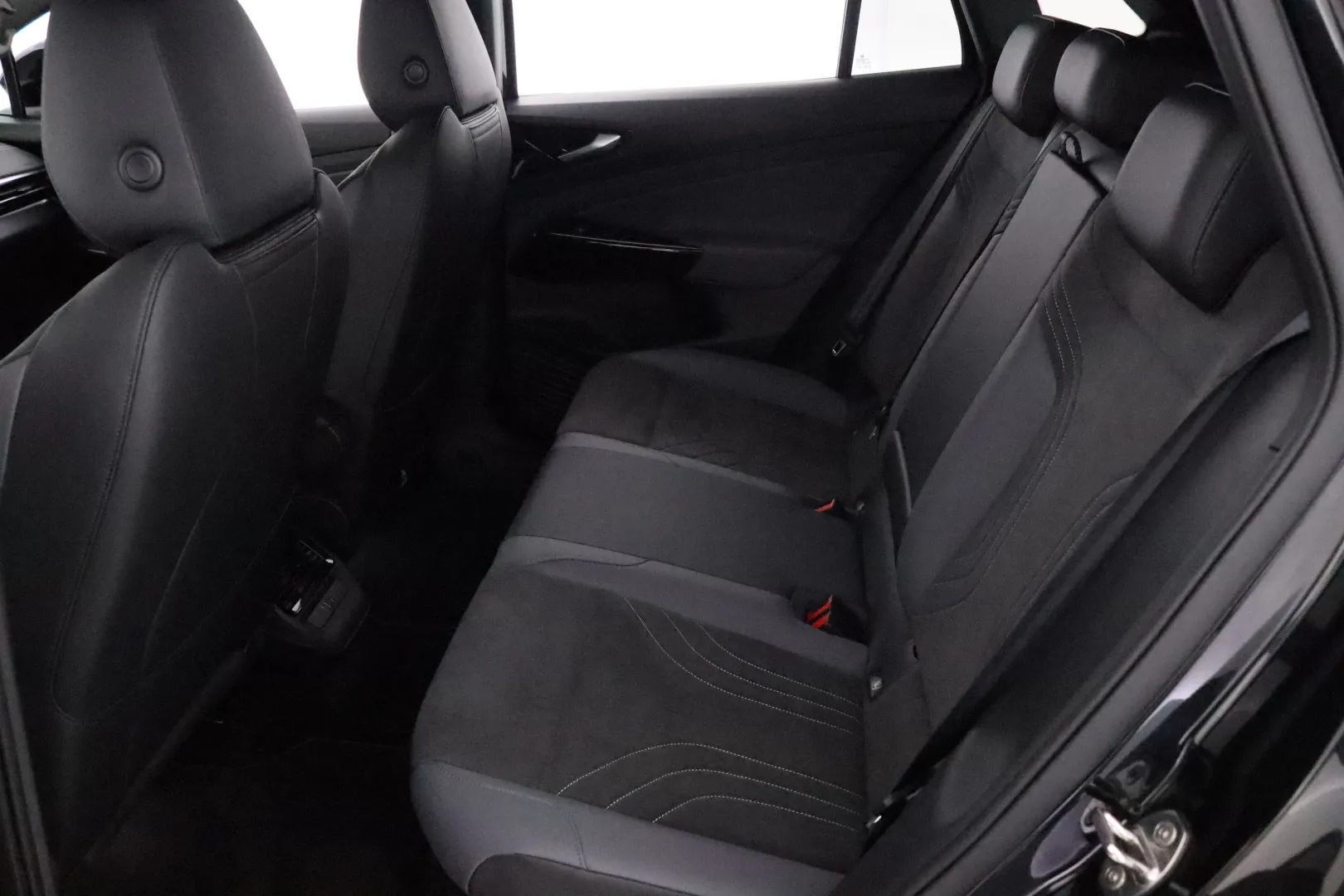 VOLKSWAGEN ID.4 RVZ-283 carousel image