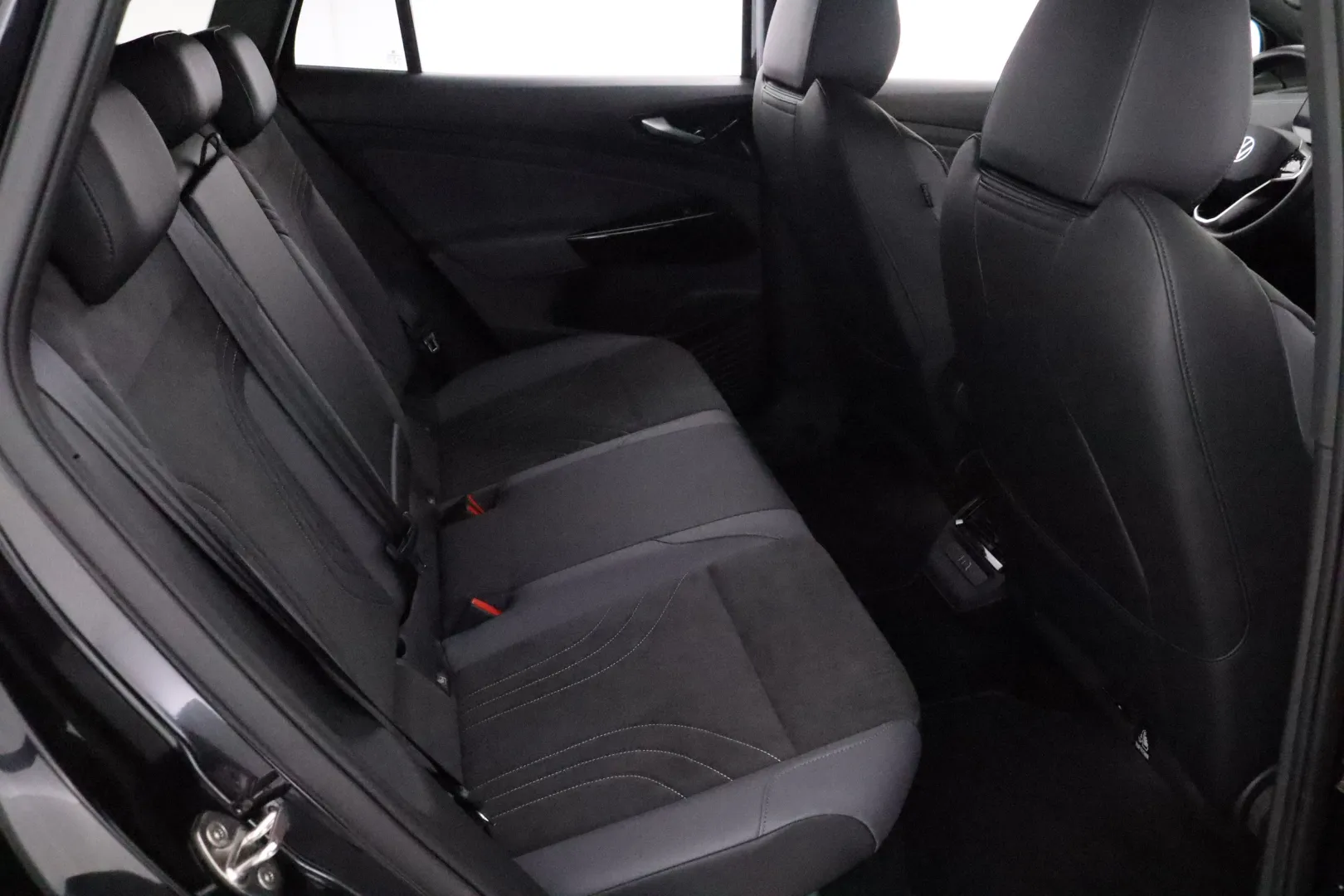 VOLKSWAGEN ID.4 RVZ-283 carousel image