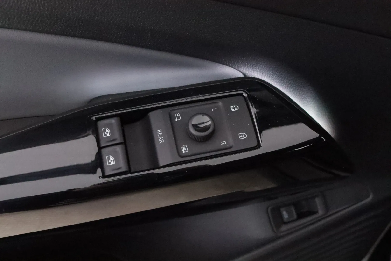 VOLKSWAGEN ID.4 RVZ-283 carousel image