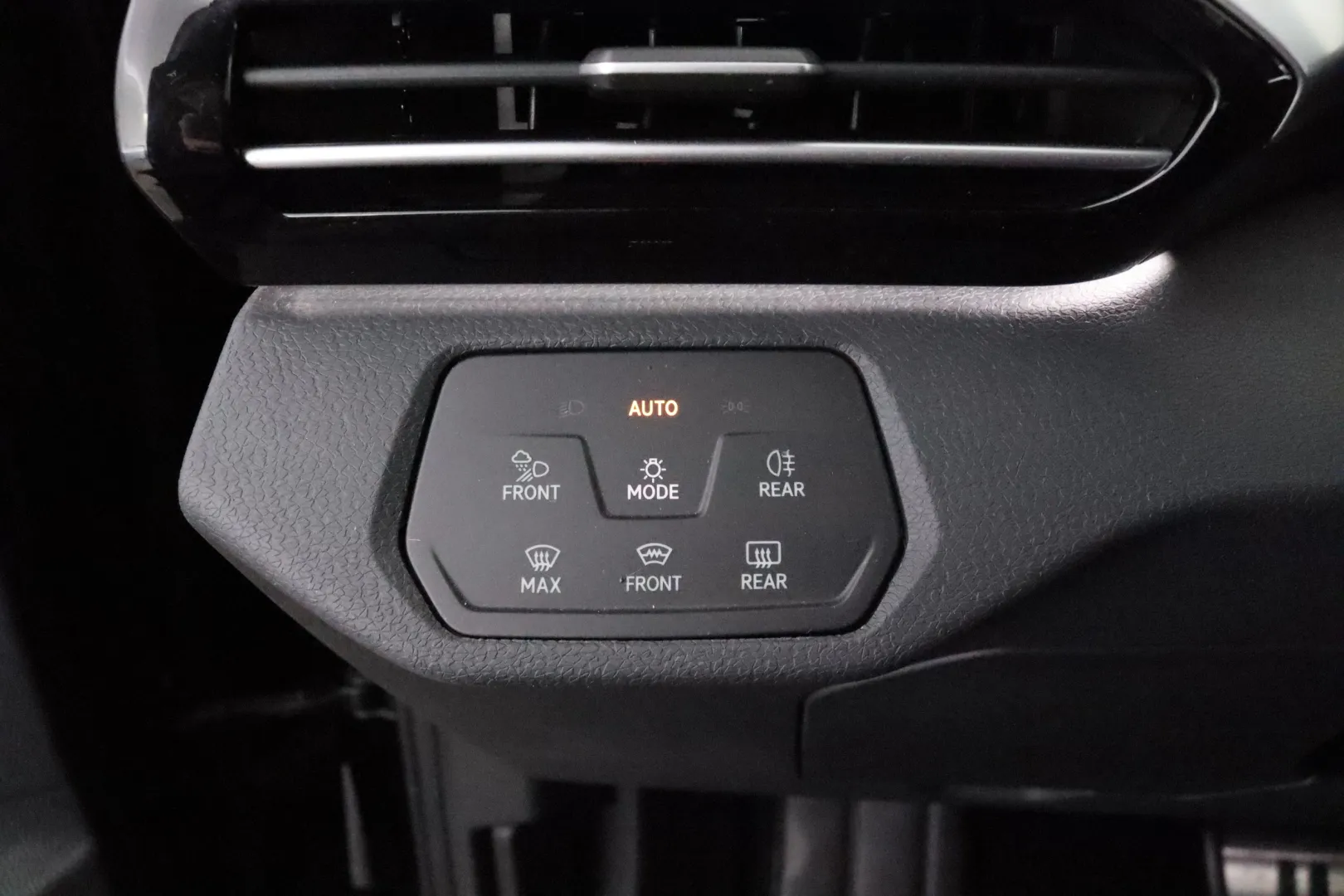 VOLKSWAGEN ID.4 RVZ-283 carousel image