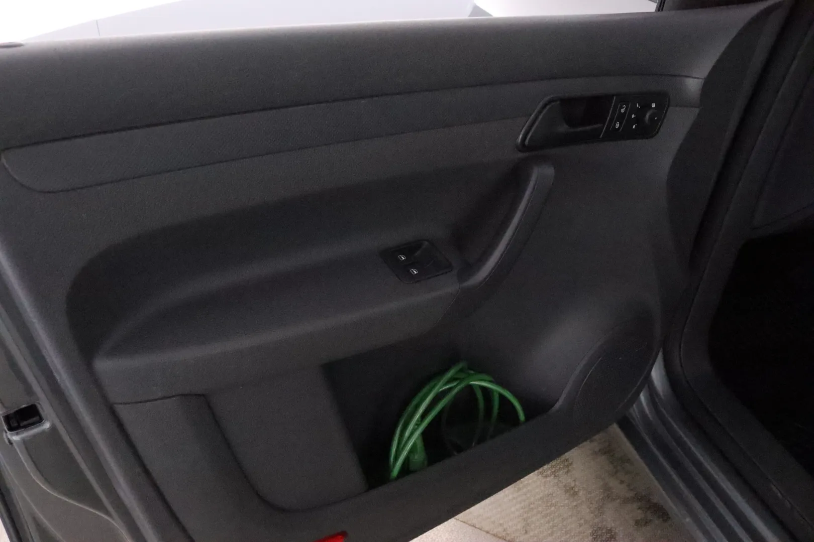 VOLKSWAGEN Caddy Maxi EMH-323 carousel image