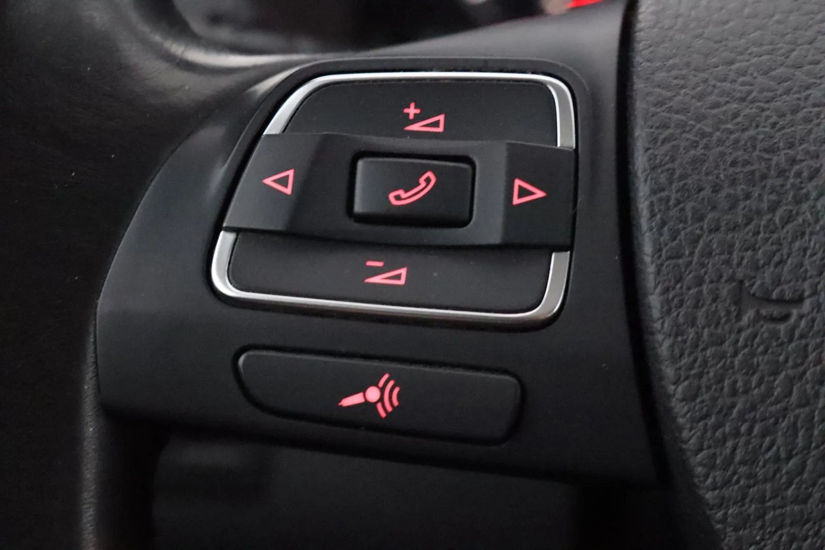 VOLKSWAGEN Caddy Maxi EMH-323 carousel image