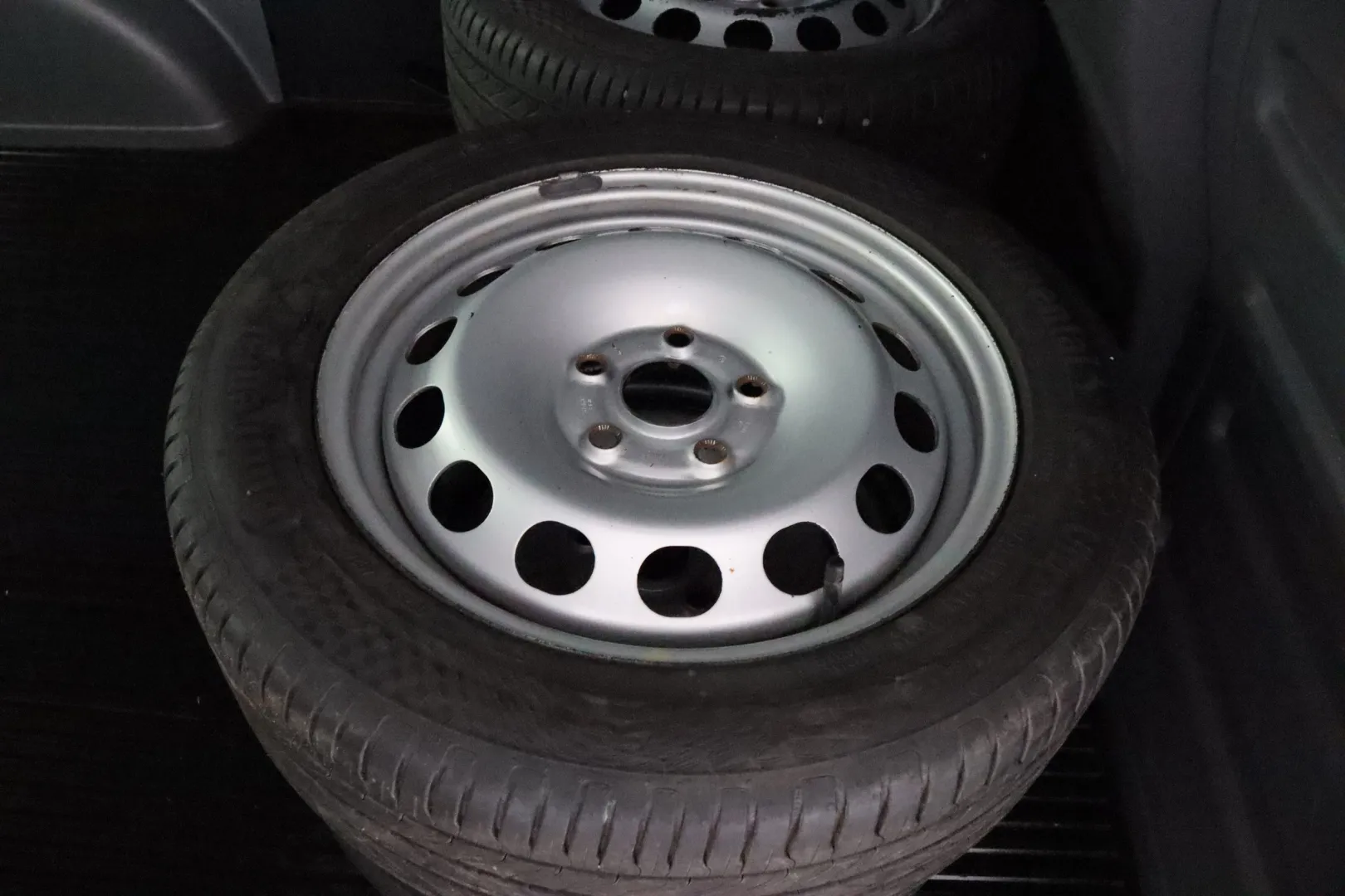 VOLKSWAGEN Caddy Maxi EMH-323 carousel image