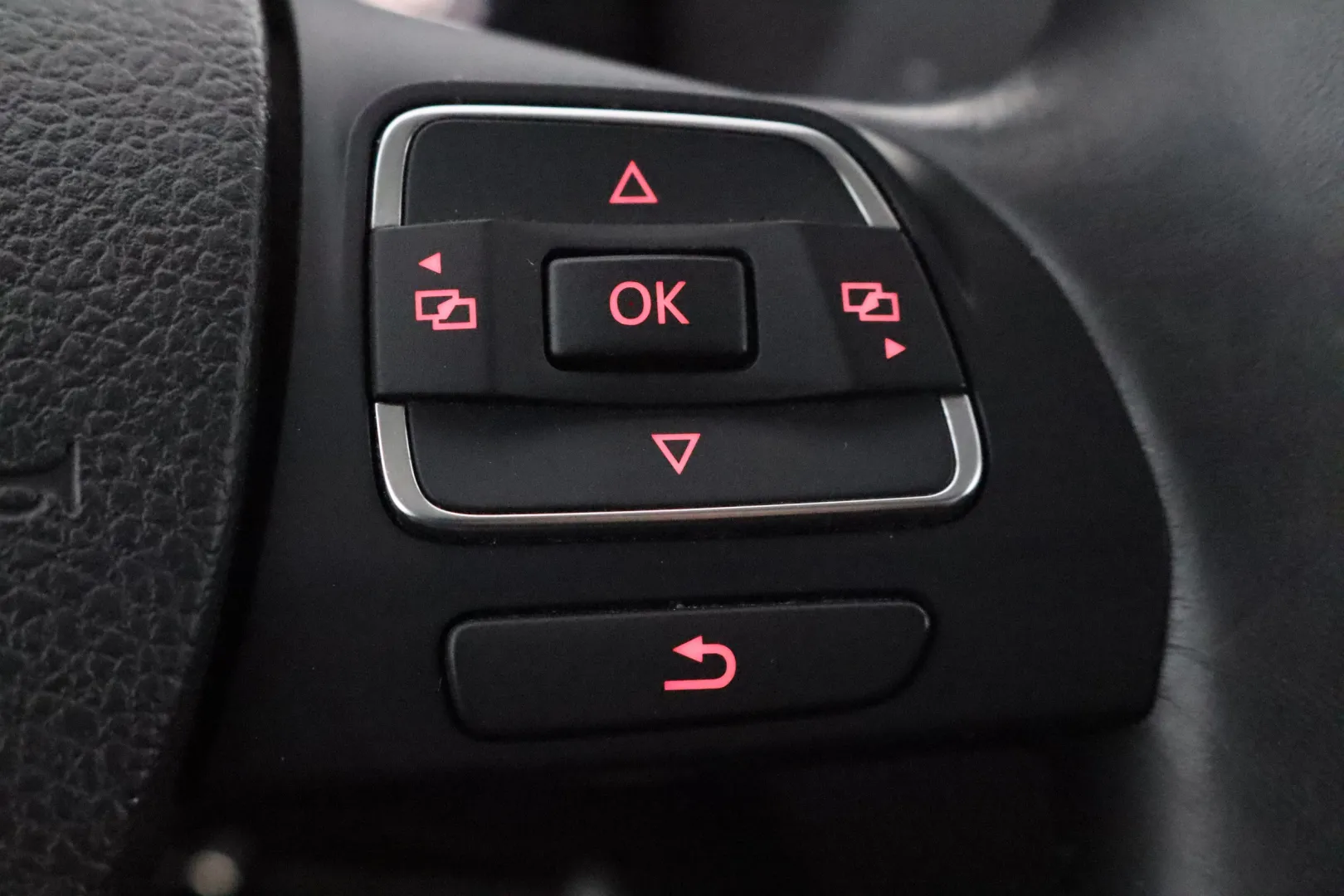 VOLKSWAGEN Caddy Maxi EMH-323 carousel image