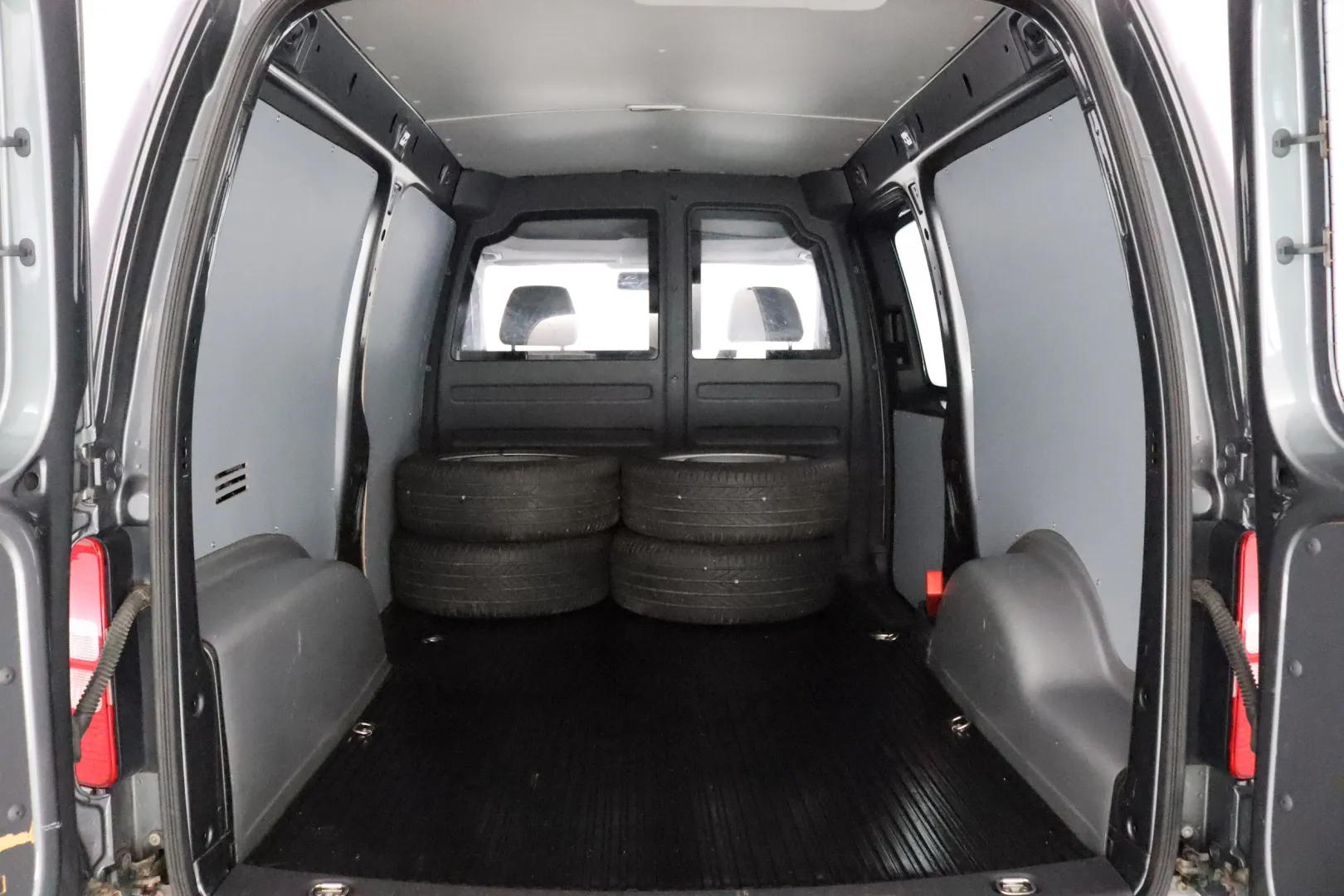 VOLKSWAGEN Caddy Maxi EMH-323 carousel image