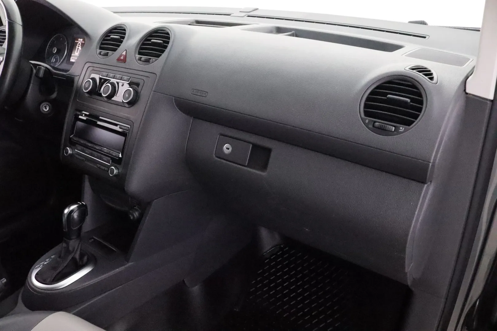 VOLKSWAGEN Caddy Maxi EMH-323 carousel image