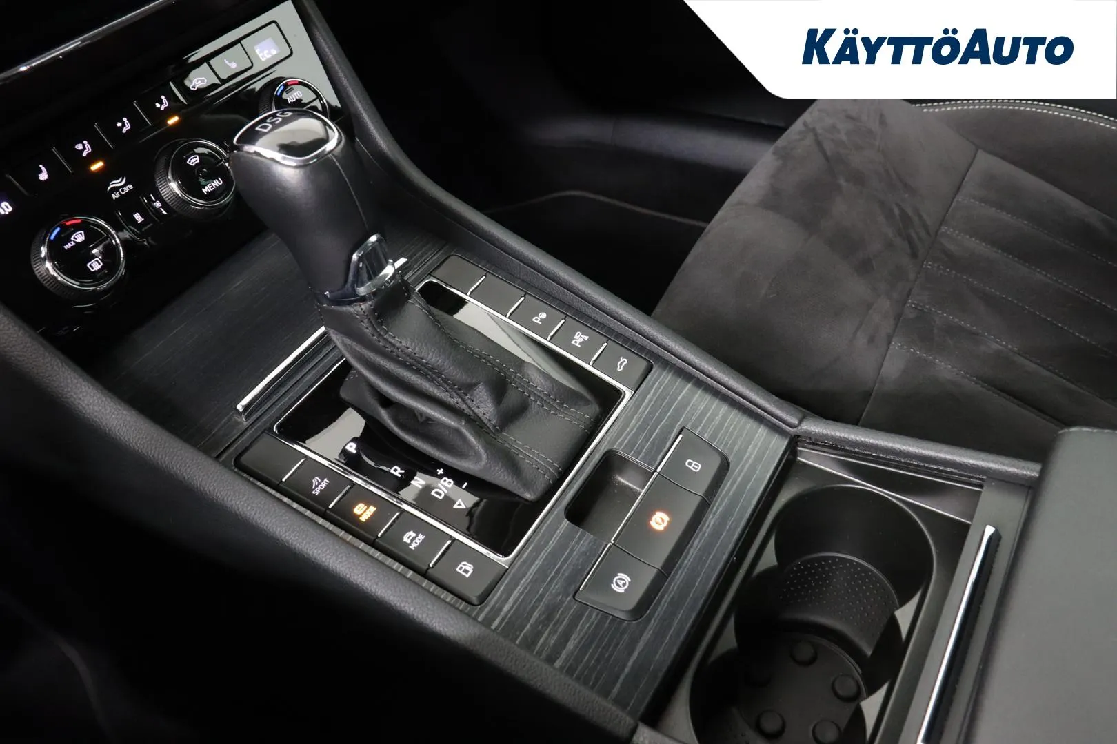 SKODA Superb COJ-641 carousel image