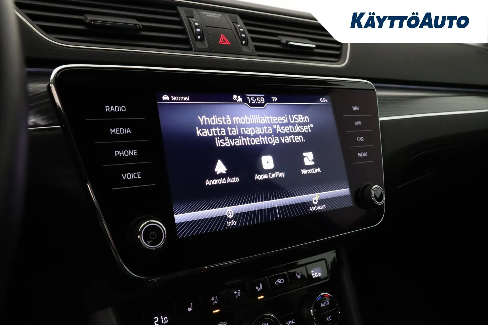 SKODA Superb COJ-641 carousel image