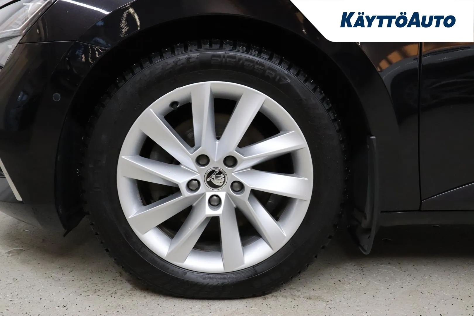 SKODA Superb COJ-641 carousel image