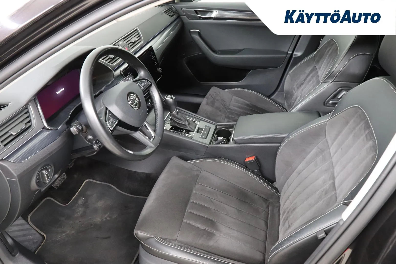 SKODA Superb COJ-641 carousel image