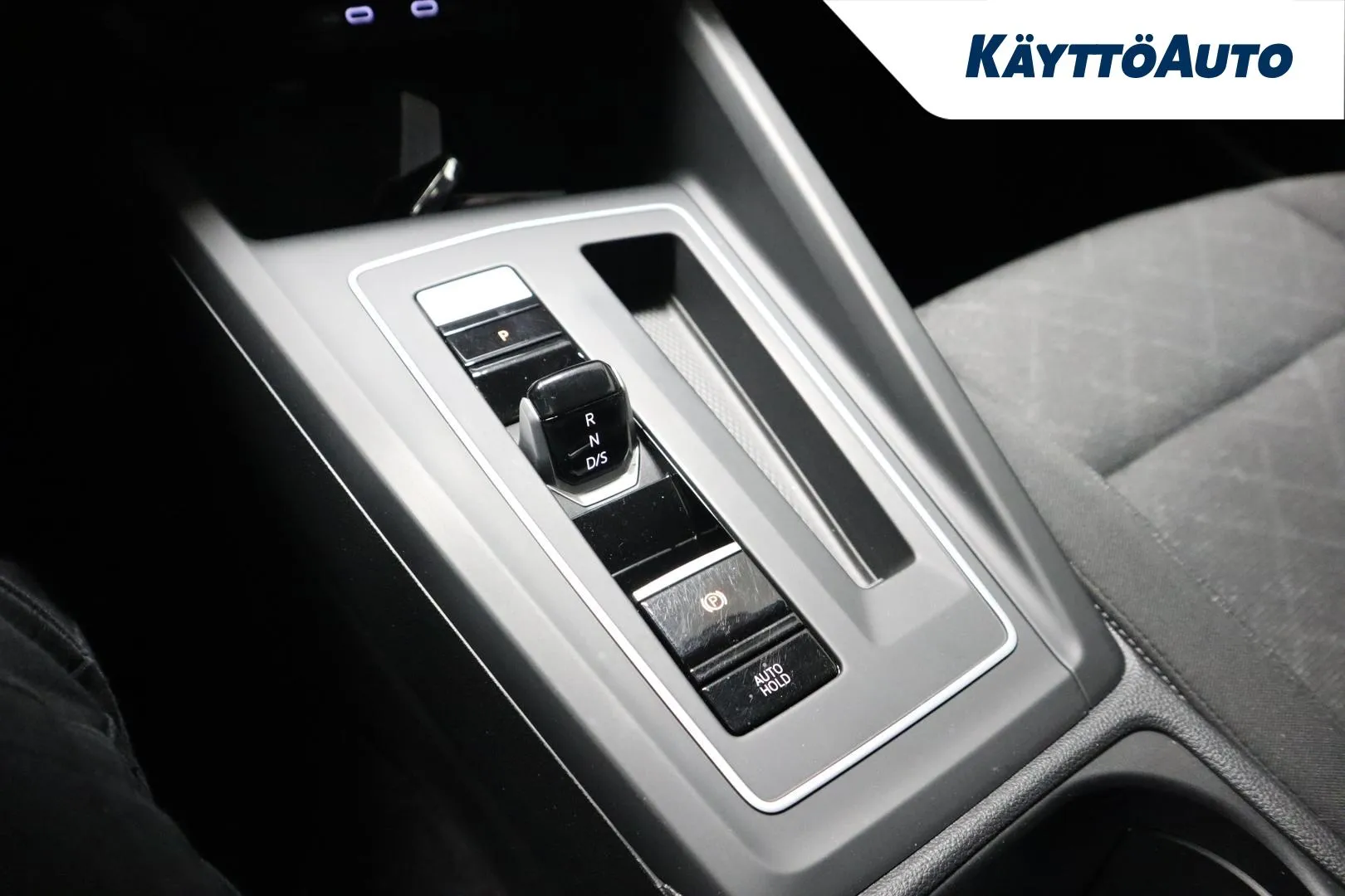 VOLKSWAGEN Golf IZA-637 carousel image