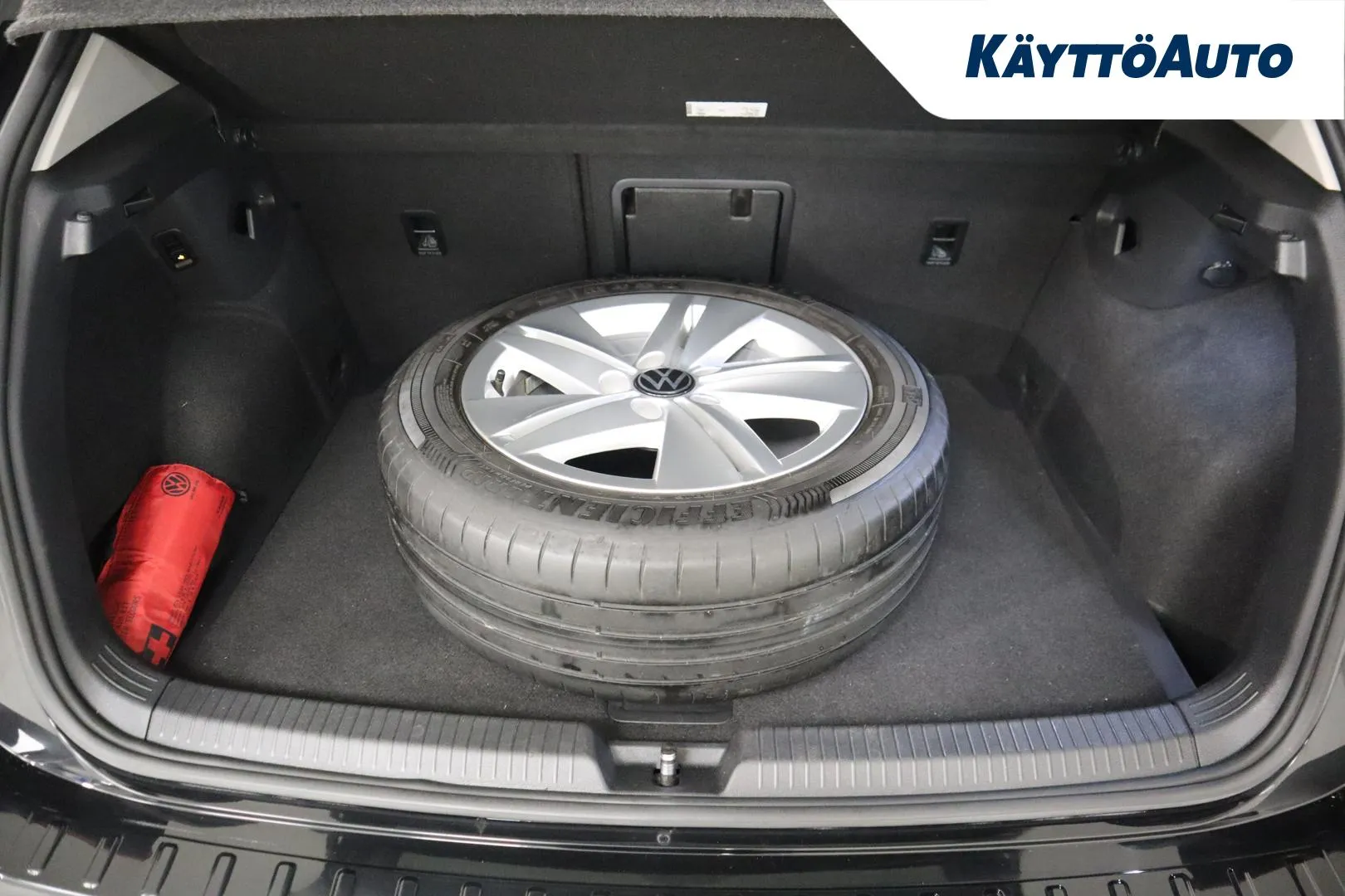 VOLKSWAGEN Golf IZA-637 carousel image