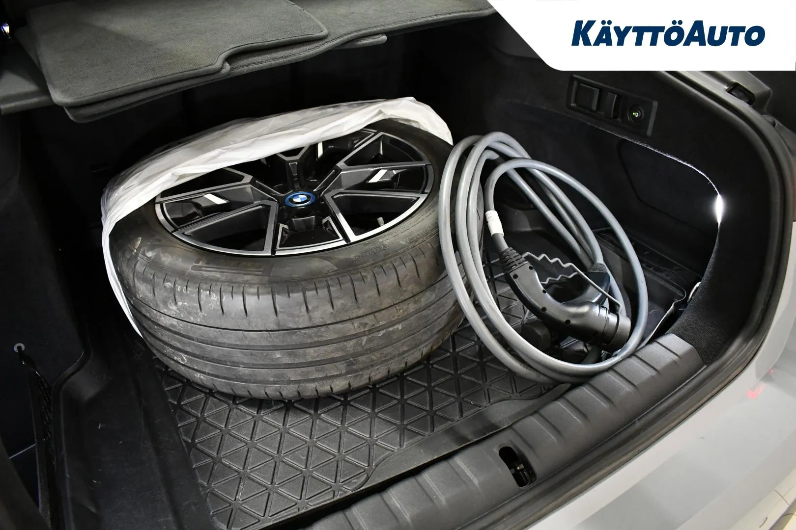 BMW i4 RVN-692 carousel image